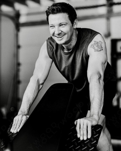 Jeremy renner photo - photo, 8x10